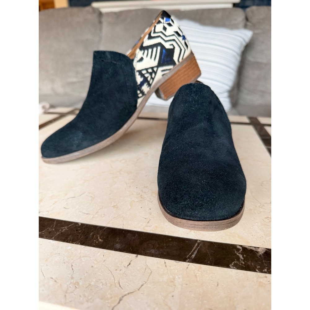 TOMS Women's‎ Embroidered Slip On Boots Shoes Black White Blue Size 7